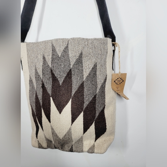 NWT MZ Geometric Patterned Black and Gray Shoulder Bag - Picture 3 of 6